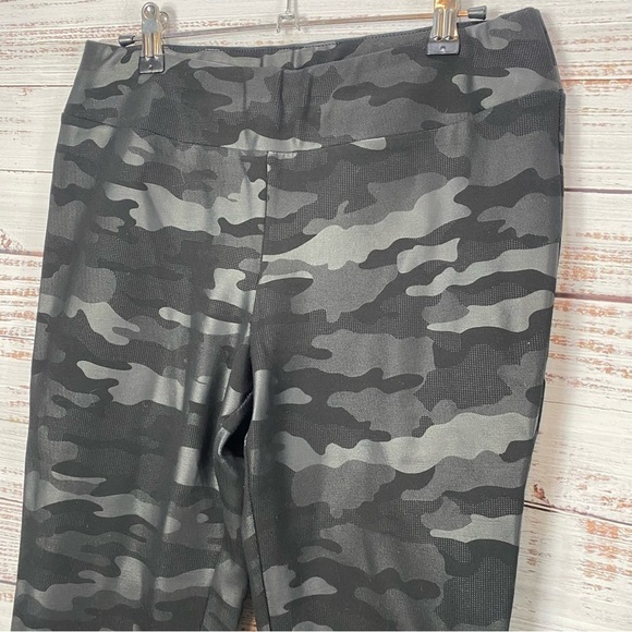 LENA GABRIELLE CAMO BLACK FAUX LEATHER LEGGINGS - Picture 3 of 8